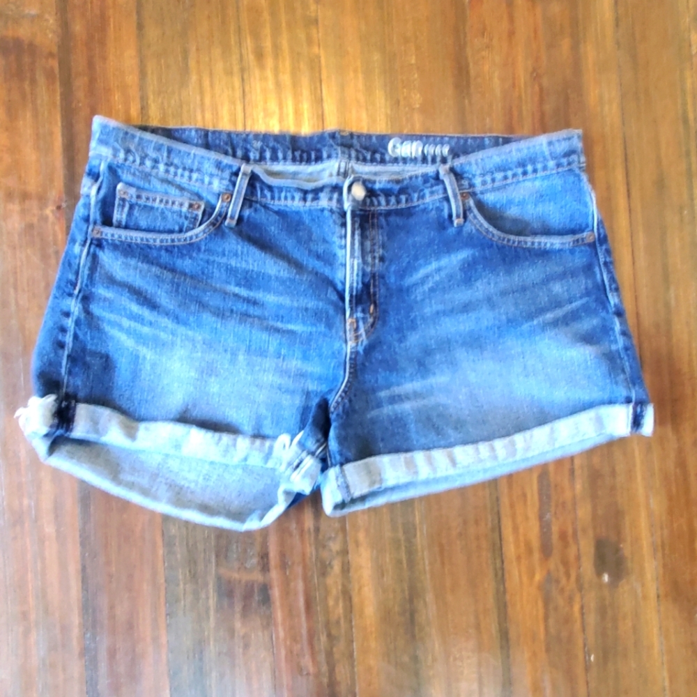 GAP shorts